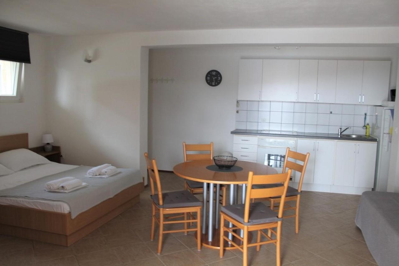 Apartments Ada Primosten Bagian luar foto